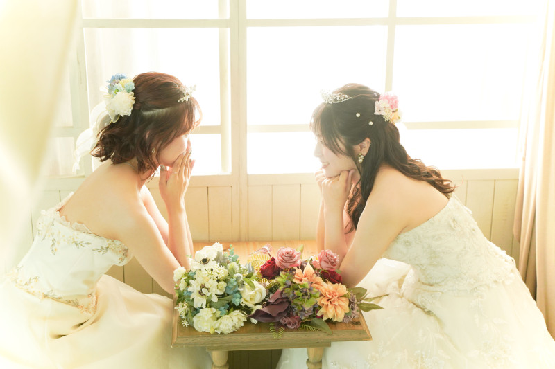 大切な友人と一緒に、特別なウエディングフォトを