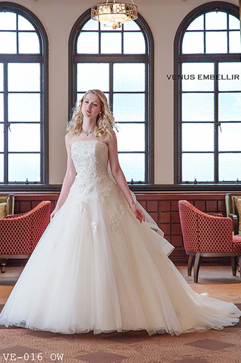 アンシャンテ東京_ウエディングドレスが豊富