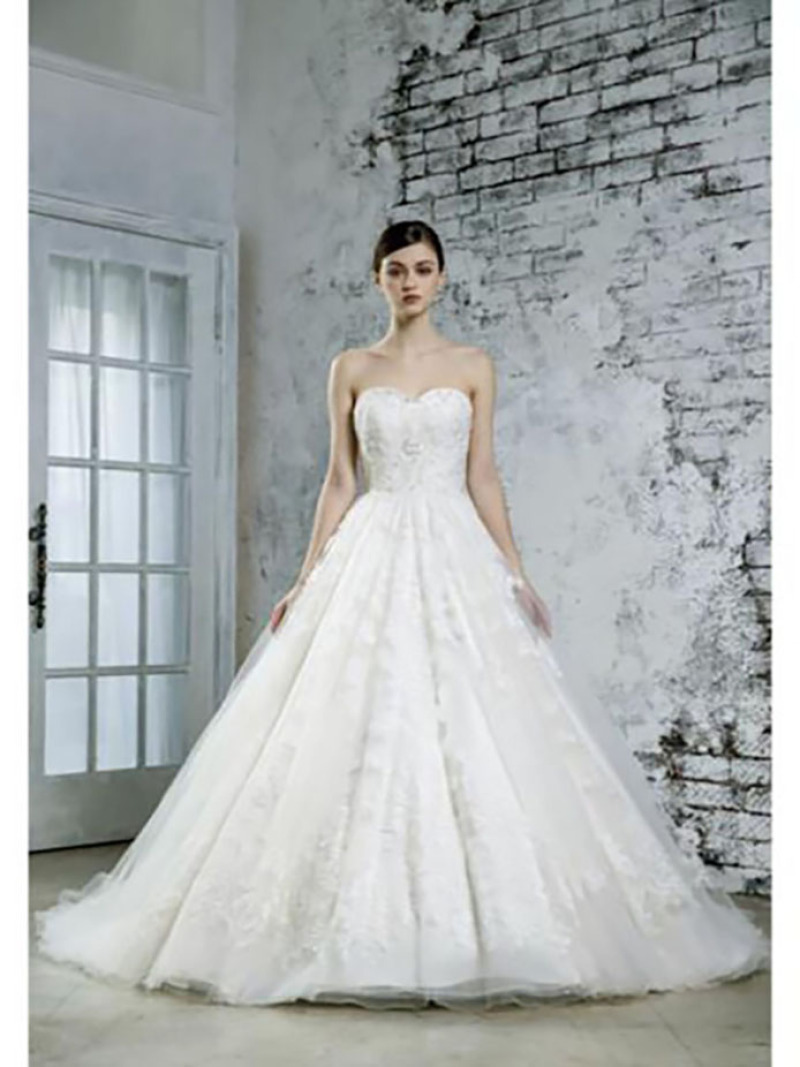 アンシャンテ東京_ウエディングドレスが豊富