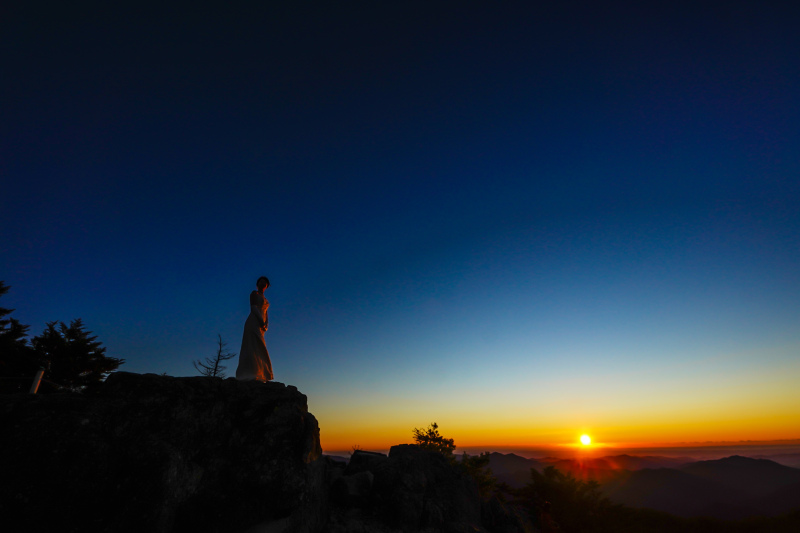 早朝から山に登って
