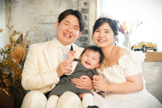 7月末まで！お子様と一緒にフォトウエディング【洋装スタジオ撮影】◎165,000円&rarr;95,000円