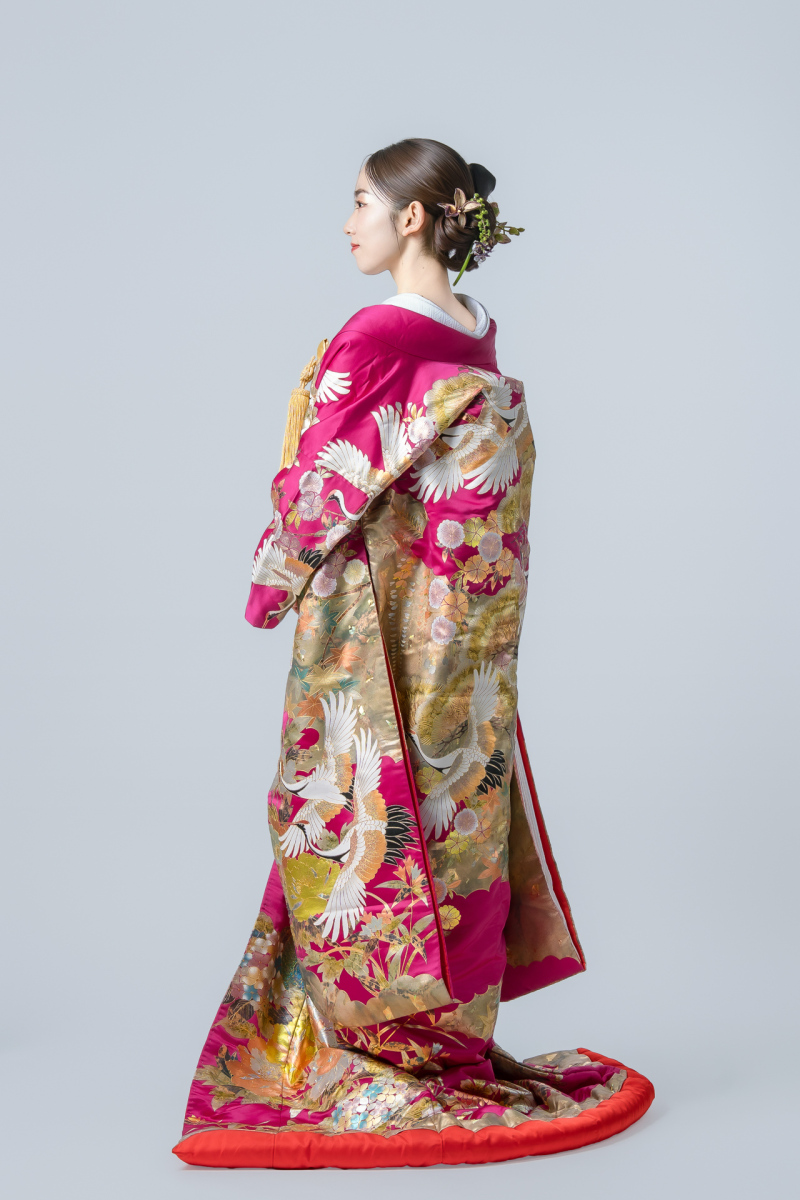 孔雀金彩松