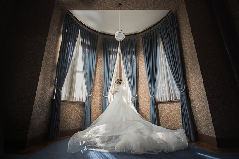 ドレスのトレーンを活かして!