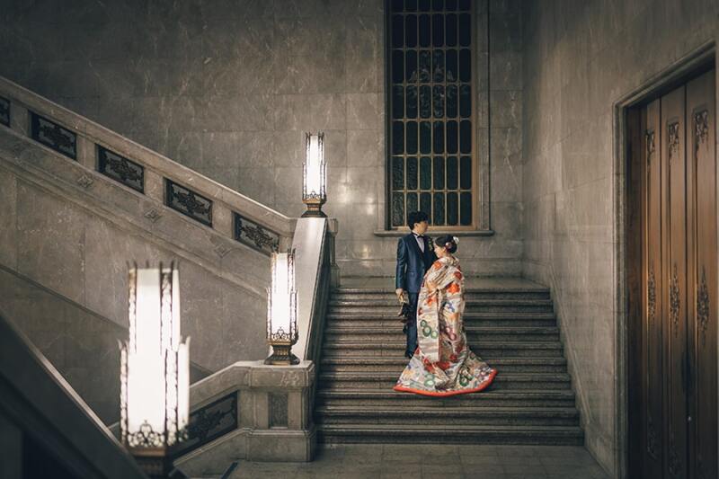 階段を利用して打掛を美しく