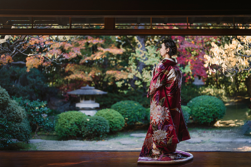 窓際で自然光を活かして