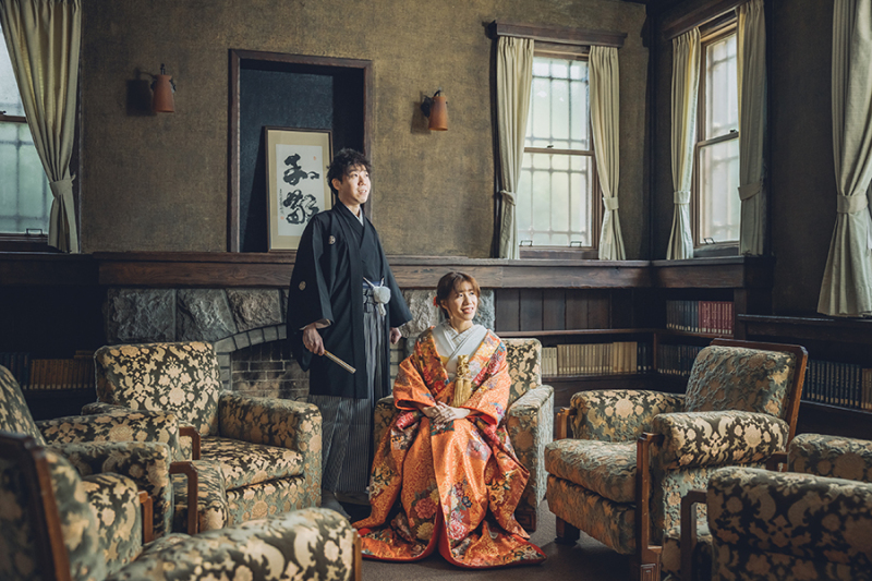 会場の椅子を利用して