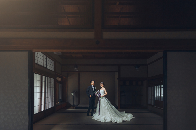 窓際で自然光を活かして