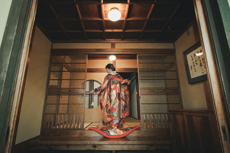 和装の後ろ姿ショット