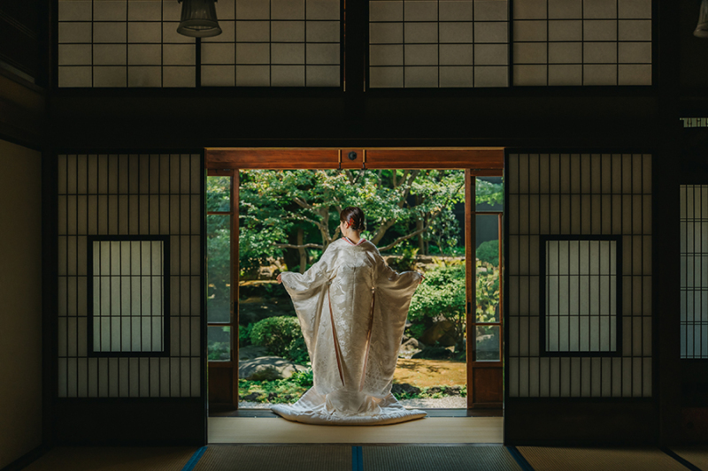 後ろ姿も美しく