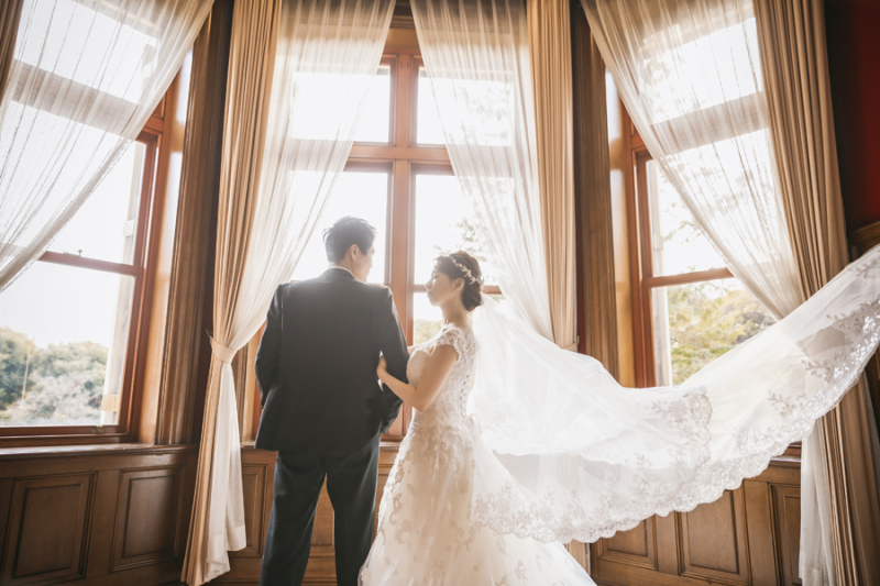 ベールがまるで羽のように