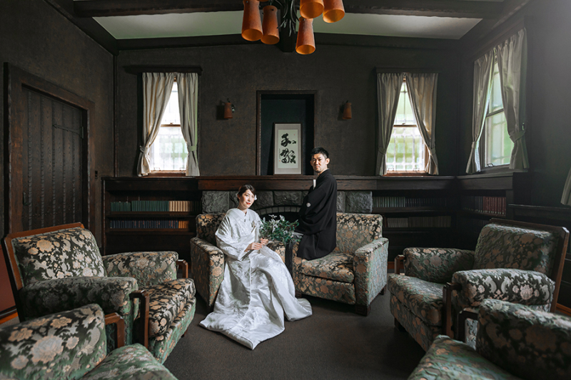 会場の椅子を利用して