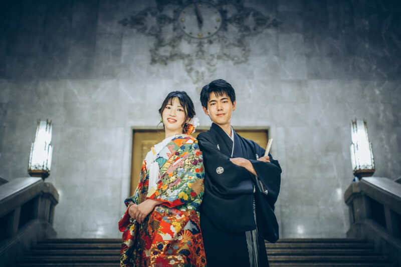 迫力のある博物館を背景に