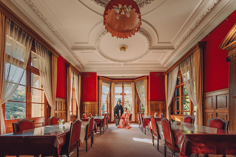 会場の椅子を利用して