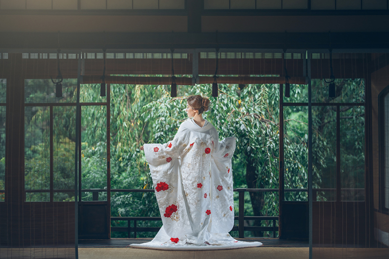 和装の後ろ姿ショット
