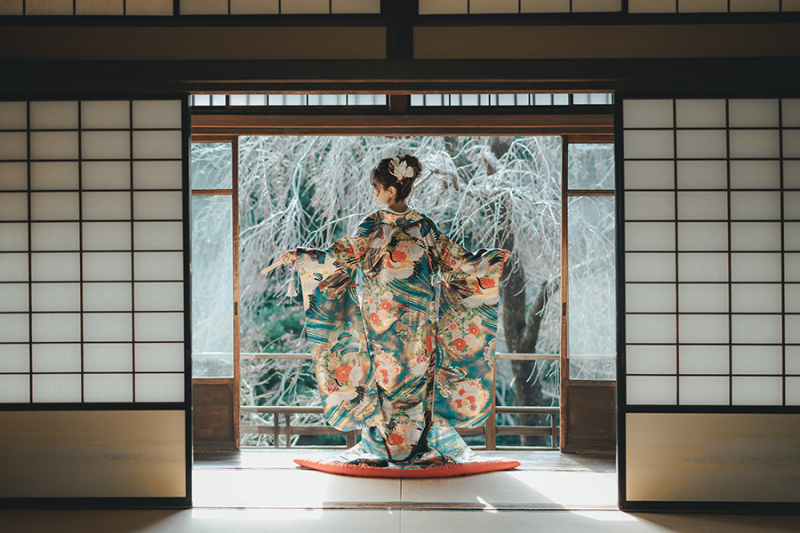 和装の後ろ姿ショット