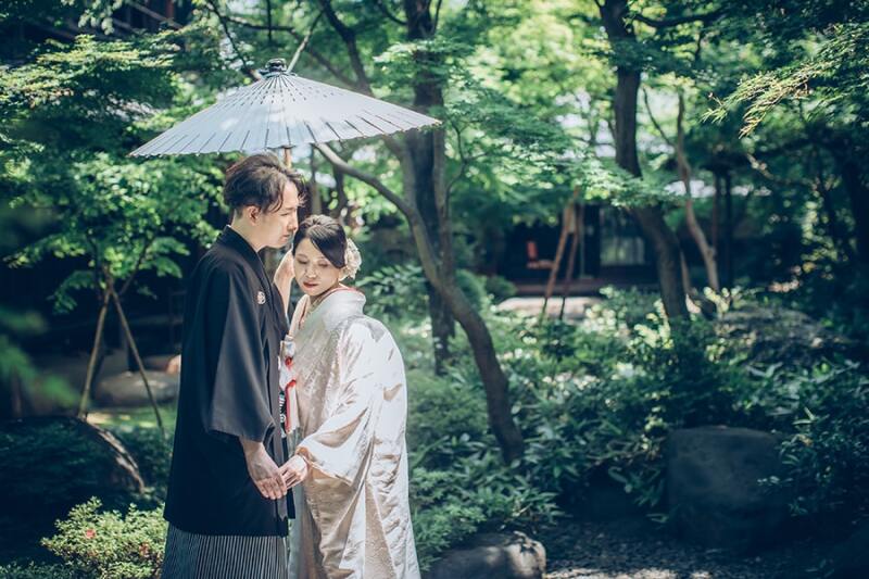 白無垢と白番傘