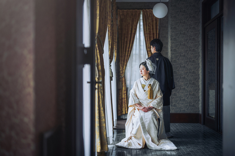 窓際で自然光を活かして