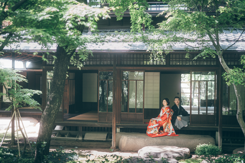 13:25 縁側で木漏れ日と