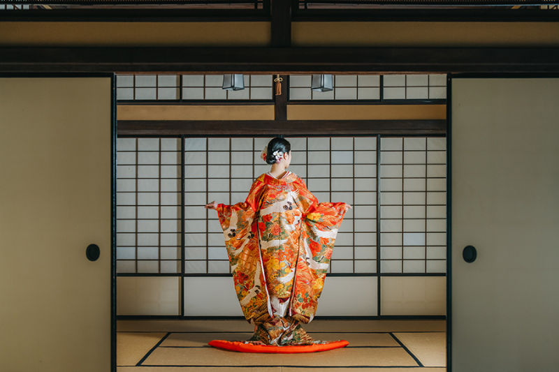 和装の後ろ姿ショット
