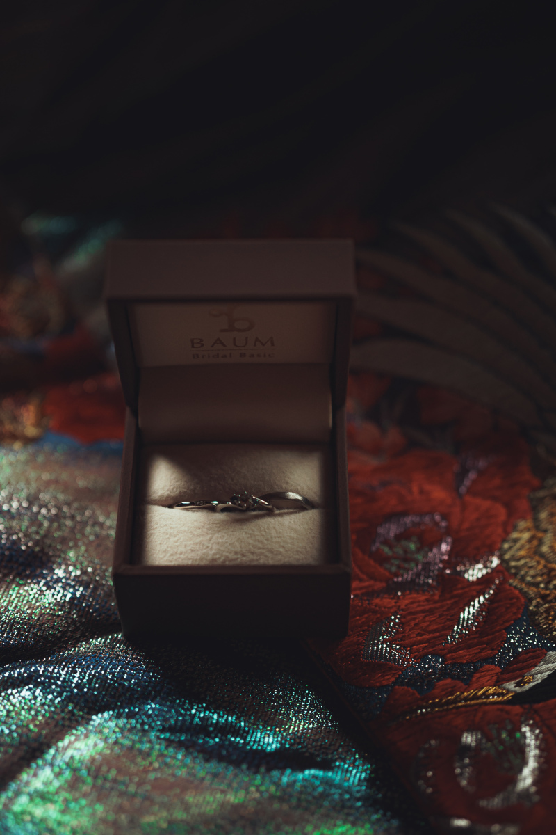 13:40 お二人の指輪を色打掛バックで