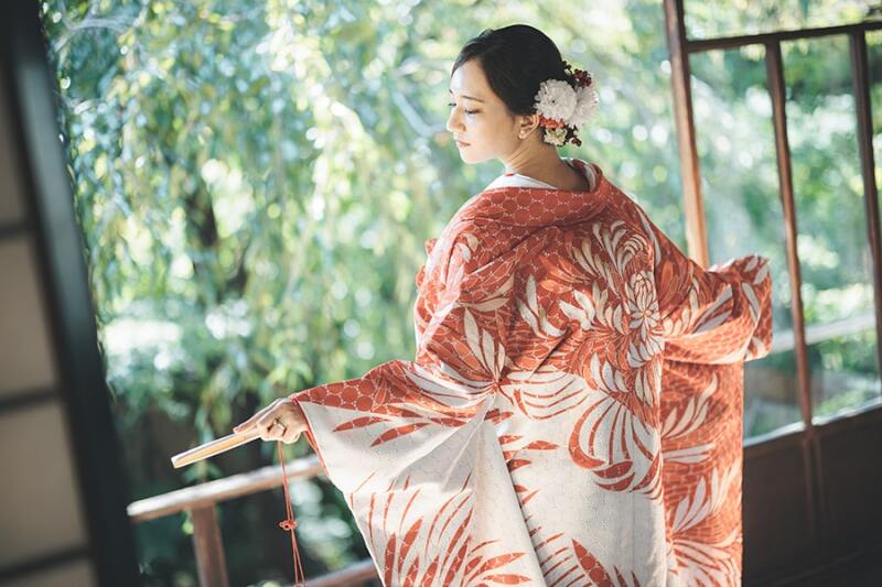 2階の窓際で自然を活かして