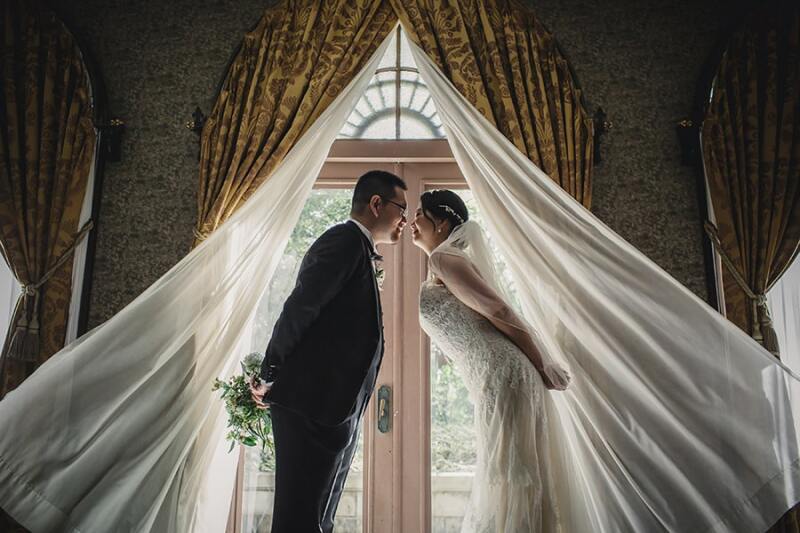 カーテンを利用して