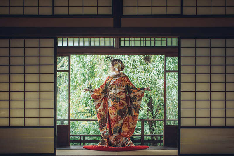 和装の後ろ姿ショット