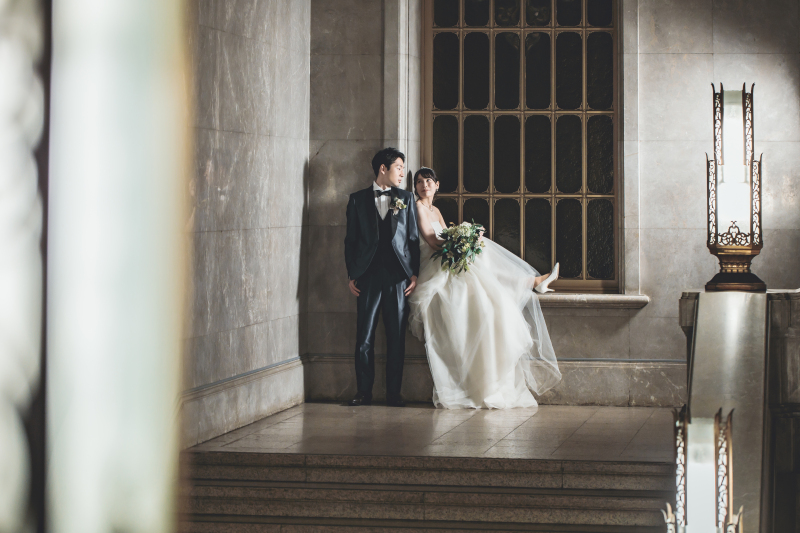 18:10 窓枠に腰掛けて