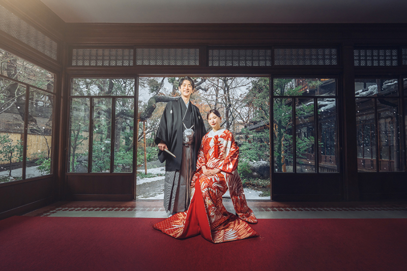 会場の椅子を利用して