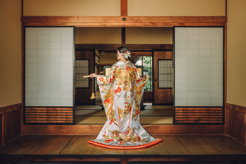 和装の後ろ姿ショット