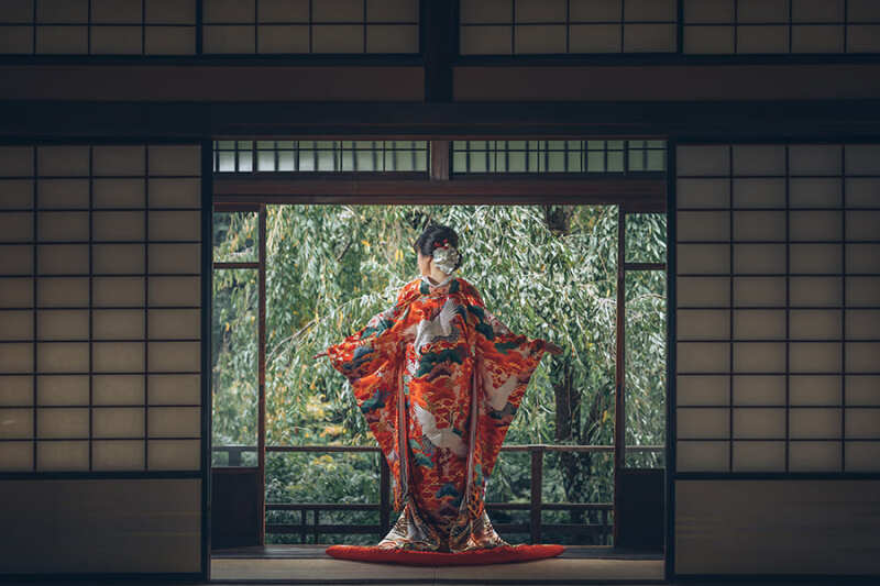 和装の後ろ姿ショット