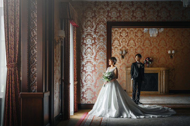 窓際で自然光を活かして