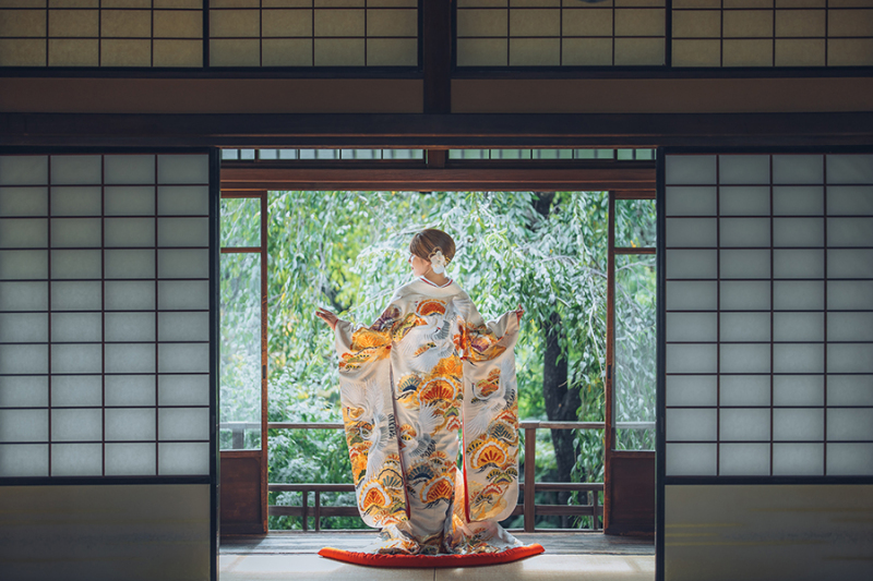 和装の後ろ姿ショット