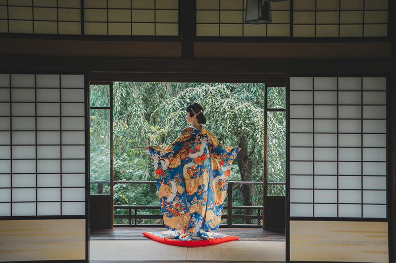 和装の後ろ姿ショット