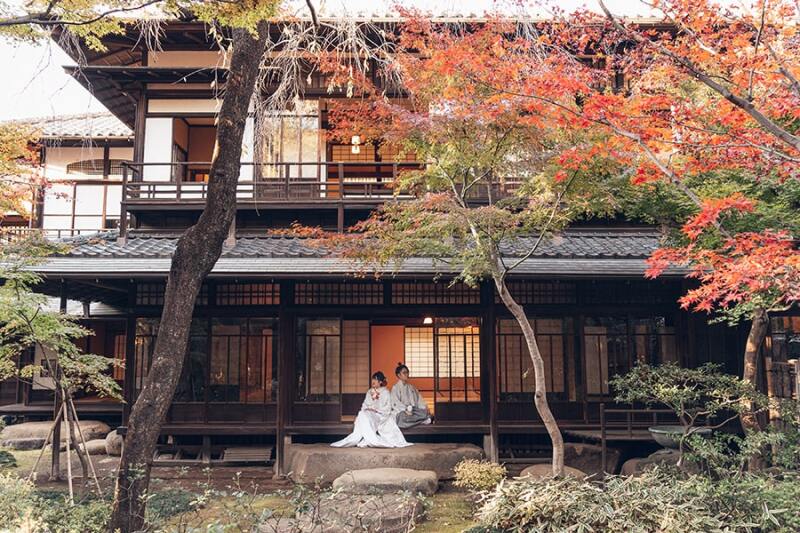 縁側に腰掛けながら