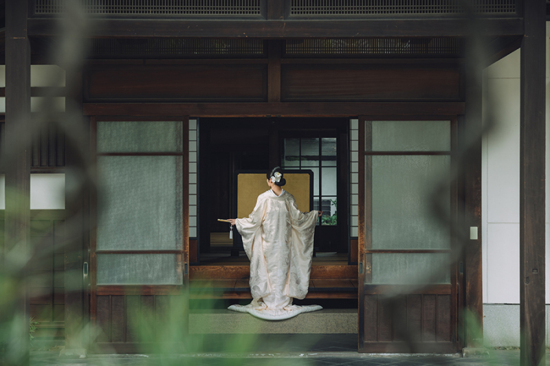 和装の後ろ姿ショット
