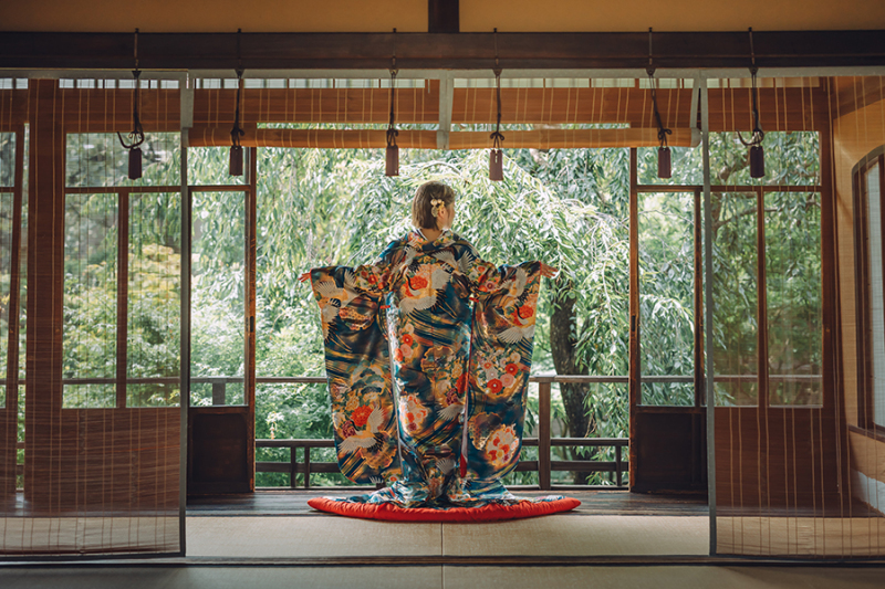 和装の後ろ姿ショット
