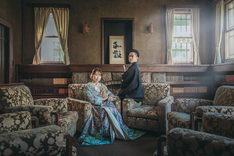 会場の椅子を利用して