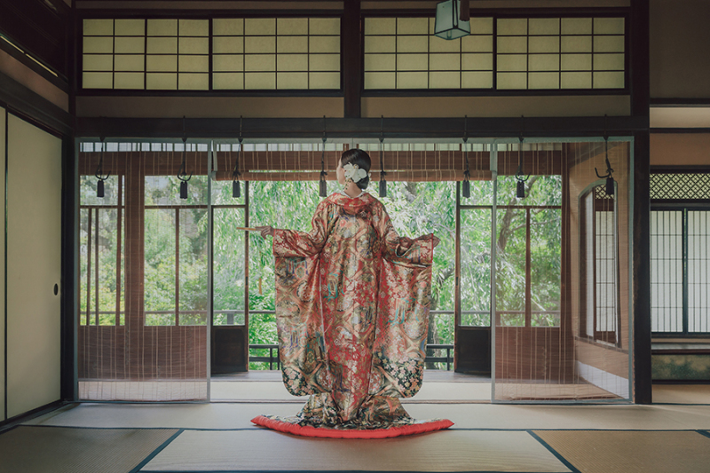 和装の後ろ姿ショット