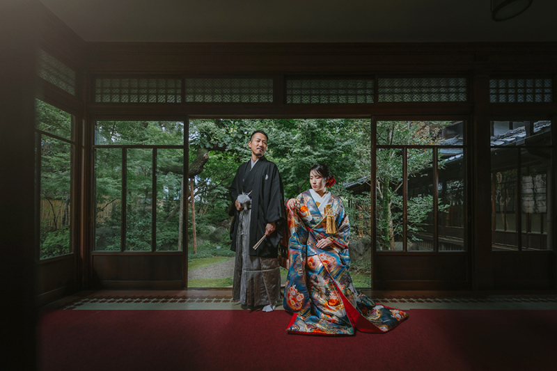 会場の椅子を利用して