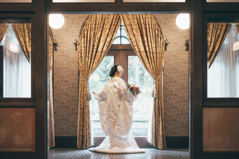 室内だからこそ撮影できる後ろ姿