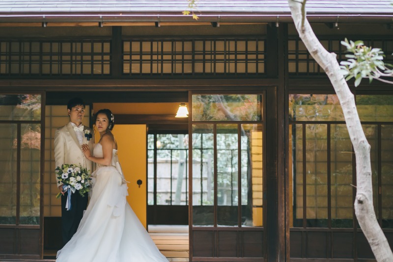 ドレスといえば後ろ姿も忘れられない!