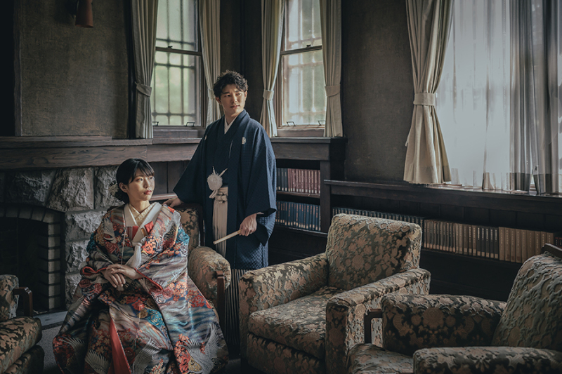 会場の椅子を利用して