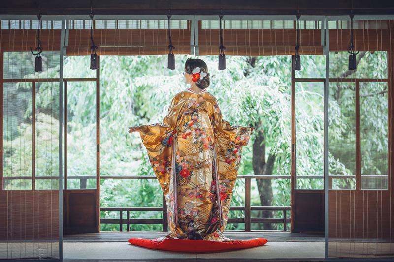 和装の後ろ姿ショット