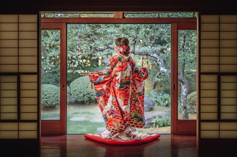 和装の後ろ姿ショット