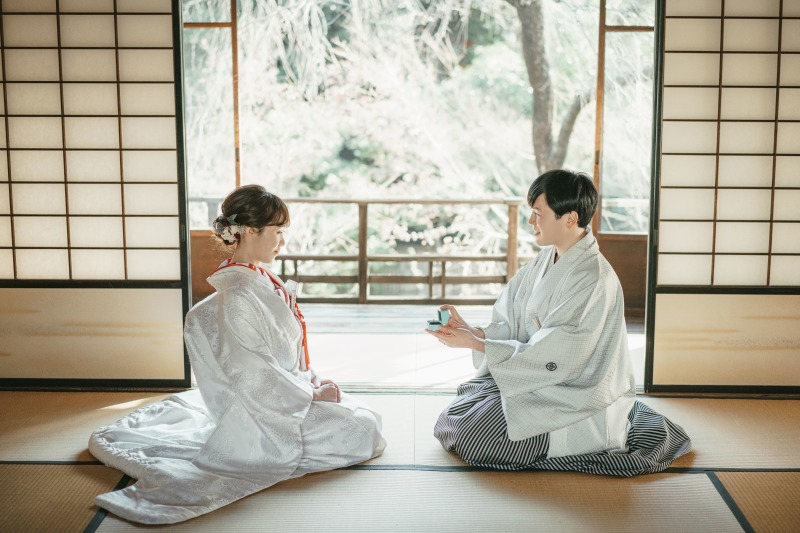 指輪を差し出すご希望カット