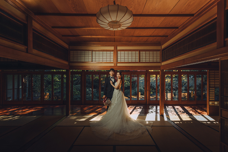 窓際で自然光を活かして