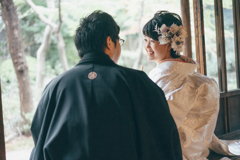 撮影の合間のラフな瞬間も