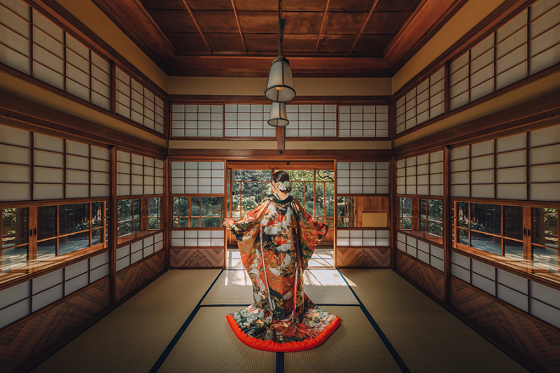 和装の後ろ姿ショット