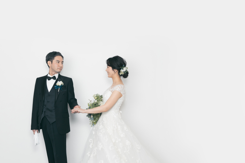 12:45 シンプルな背景でもポージングを変えて